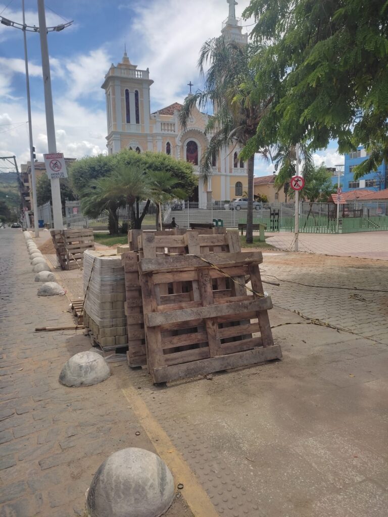 r-768x1024 Transparência Vetada, R$ 2 Milhões Gasto: O Que Não Sabemos Sobre as Reformas