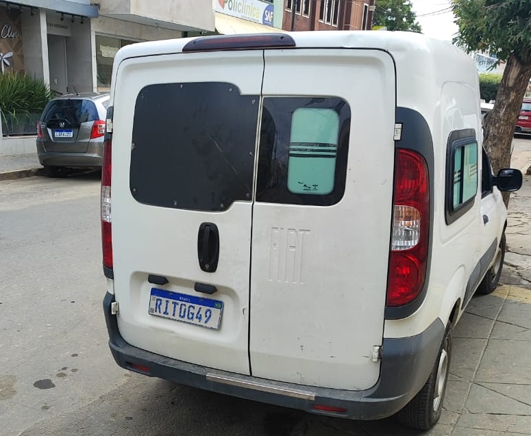 01 “Combustível Sobrenatural: A Fiorino que Bebe Diesel com Sede de Caminhão.”