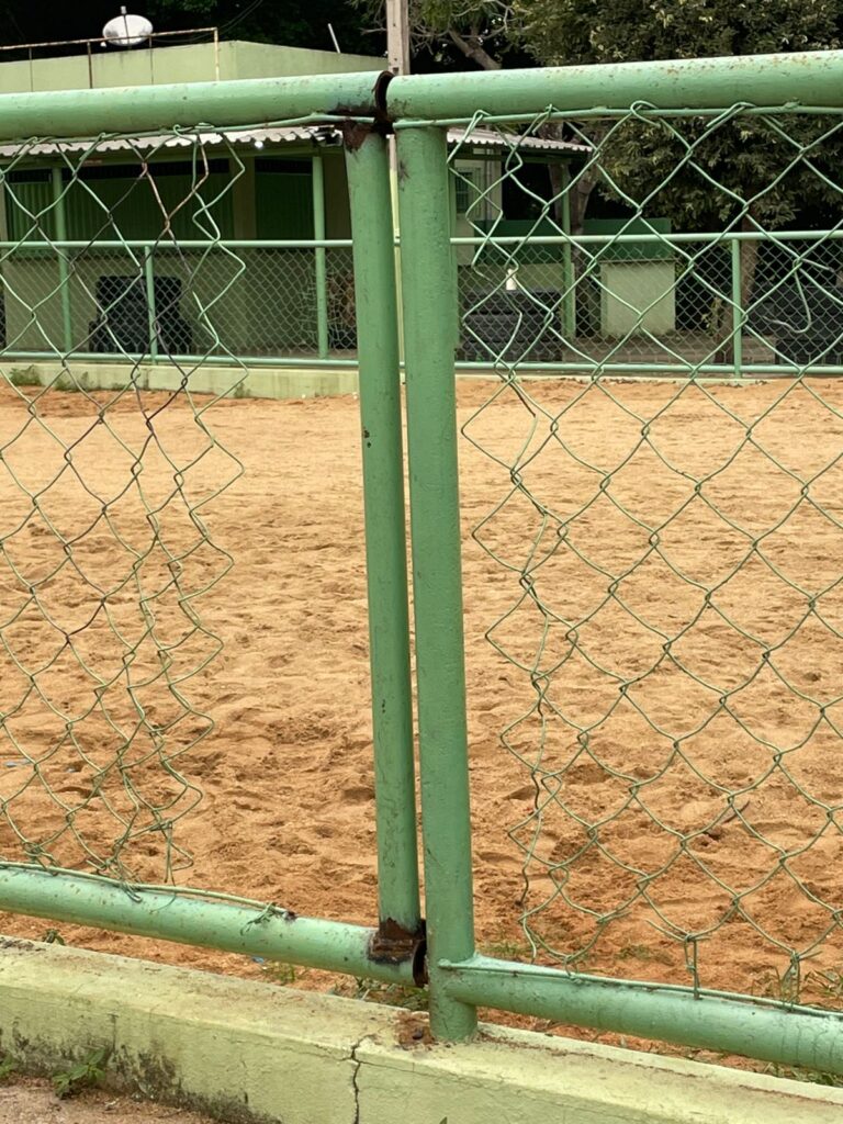 14-768x1024 O Trabalho Está Literalmente Parado: Quando a Bola Chega Primeiro Que a Ação