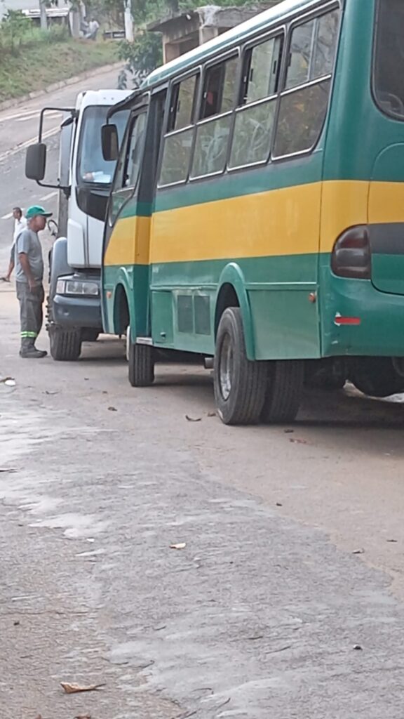 der4-576x1024 Governador em Exercício Rodrigo Bacellar Libera 4 KM de Asfalto para Bom Jesus do Itabapoana