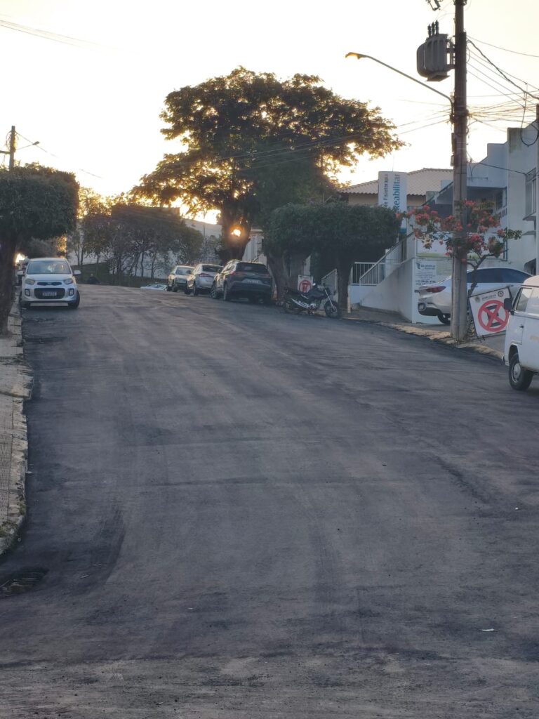 asfalto-3-768x1024 A Cidade Afunda nos Buracos Enquanto o Asfalto Sobe a Ladeira da Conveniência