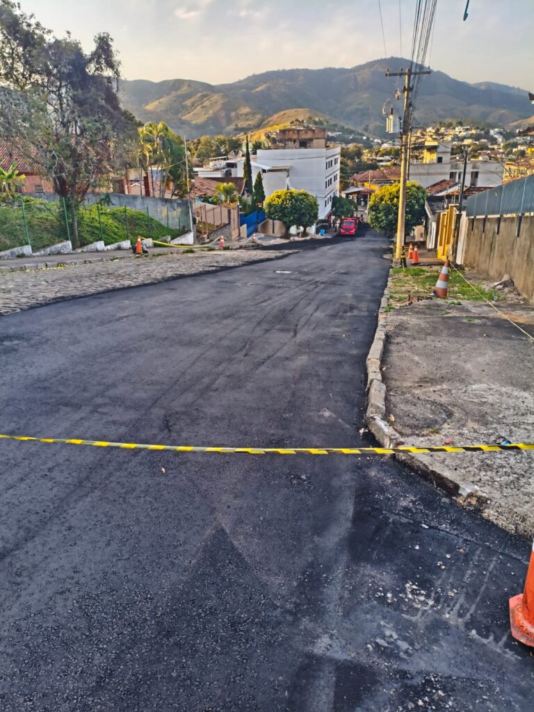 asfalto2-768x1024 A Cidade Afunda nos Buracos Enquanto o Asfalto Sobe a Ladeira da Conveniência