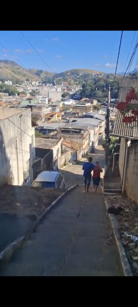 smenia-5-461x1024 Descaso Sem Fim: Idosos Sofrem com a Falta de Infraestrutura na Rua Ismênia Campos