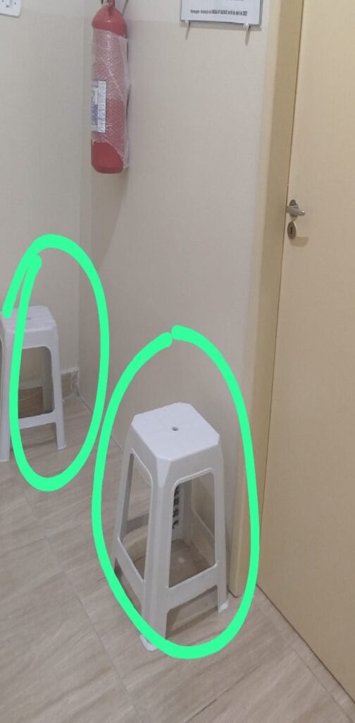 8-2-504x1024 💉 Enquanto a Saúde Oferece Banquetas de Plástico, o Prefeito Canta “Eu Quero Tchu, Eu Quero Tcha”