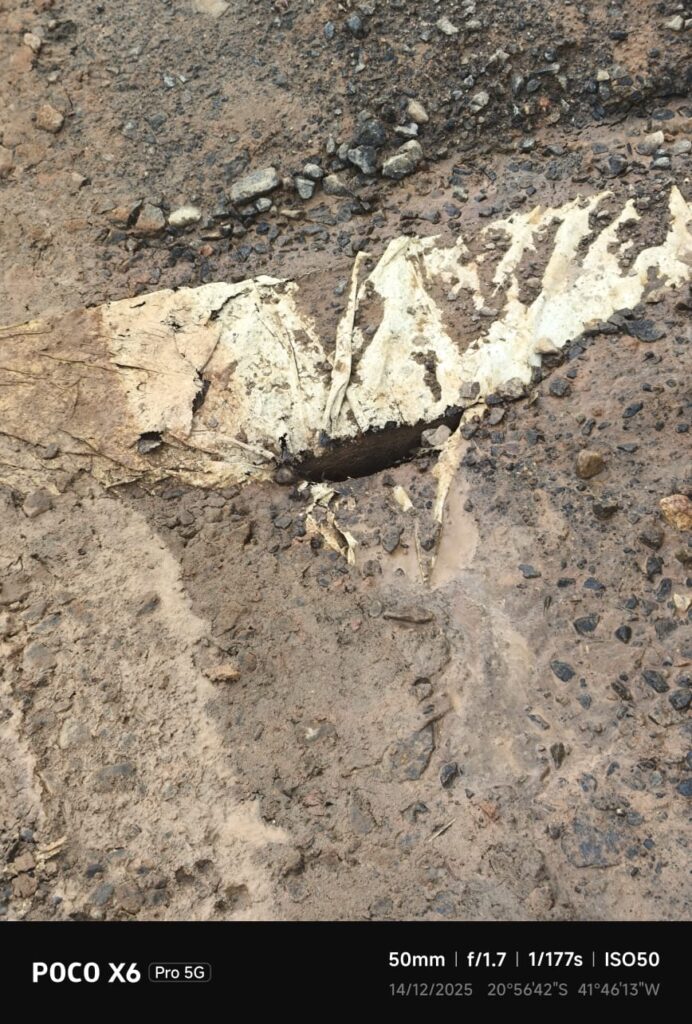 Roca-692x1024 R$ 4 Milhões na Agricultura e a Ponte Segue na Lona: O Improviso Vira Política Pública na Zona Rural