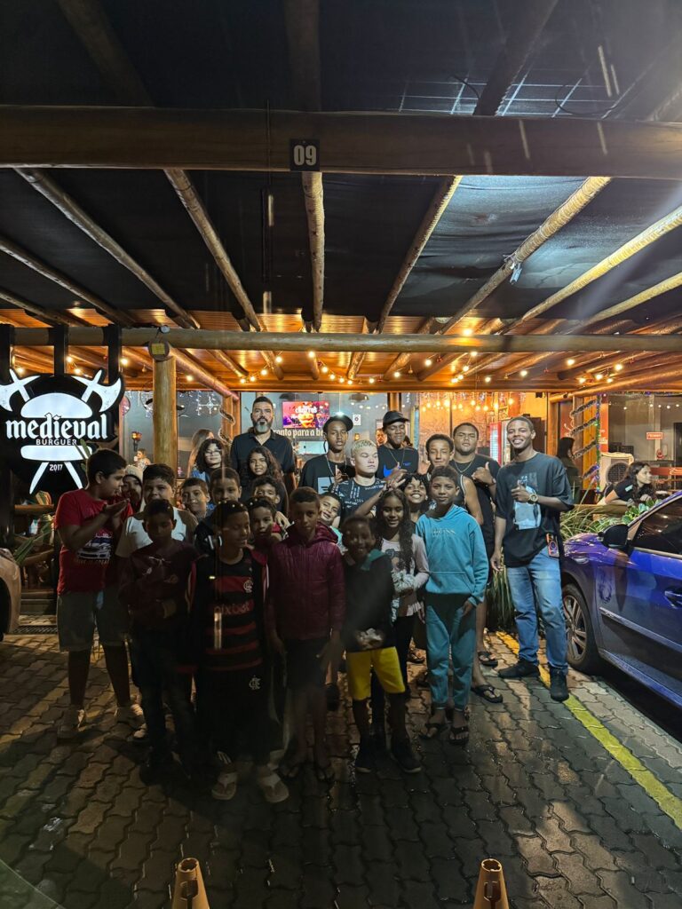 WhatsApp-Image-2025-12-18-at-09.16.07-1-768x1024 Projeto A Rede realiza mais um Natal de esperança e alegria para crianças de Bom Jesus