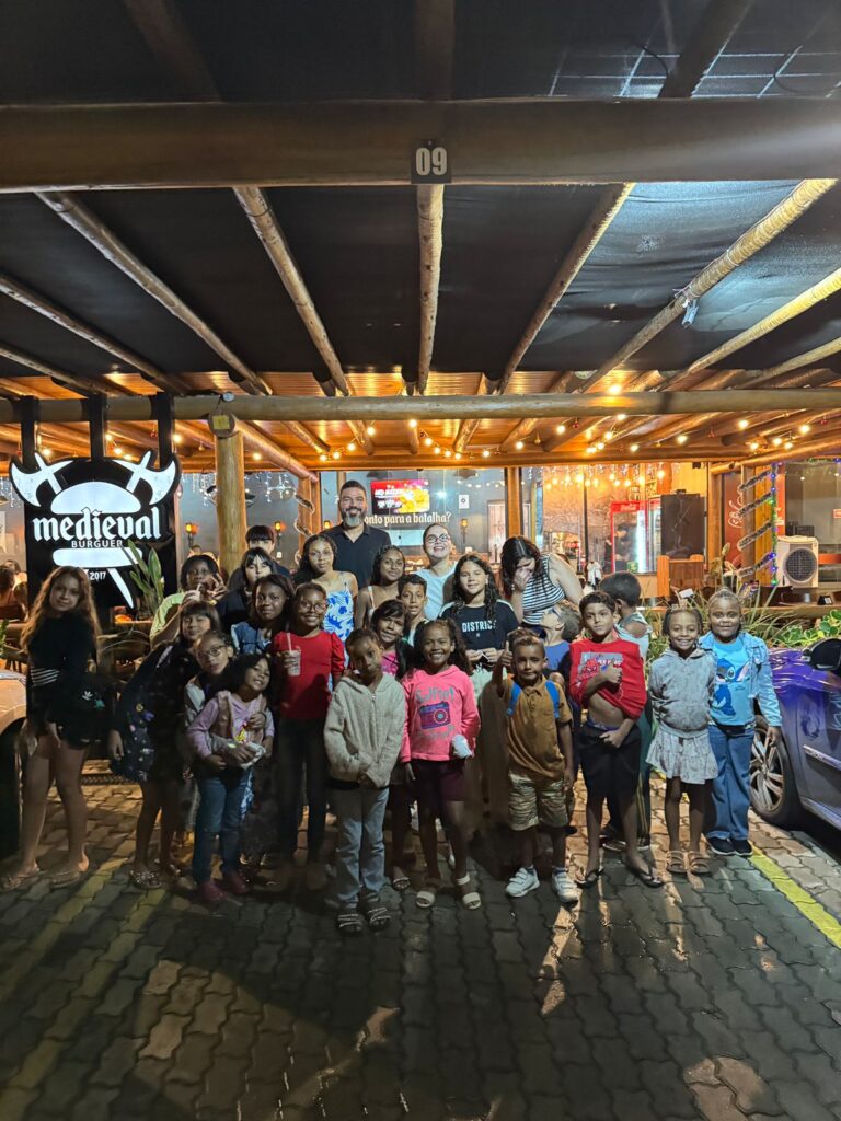 WhatsApp-Image-2025-12-18-at-09.16.08-768x1024 Projeto A Rede realiza mais um Natal de esperança e alegria para crianças de Bom Jesus