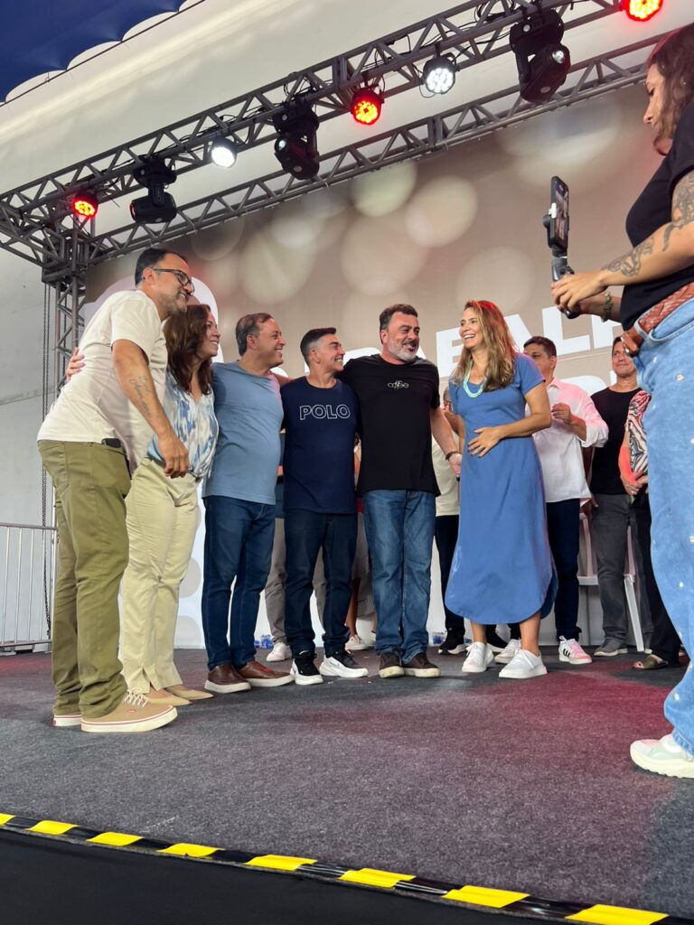 WhatsApp-Image-2026-02-05-at-14.08.59-768x1024 Dr. Vinícius Apresenta Novo Nome Para 2026: Fernanda Sixel Surge Como Pré-Candidata a Deputada Estadual