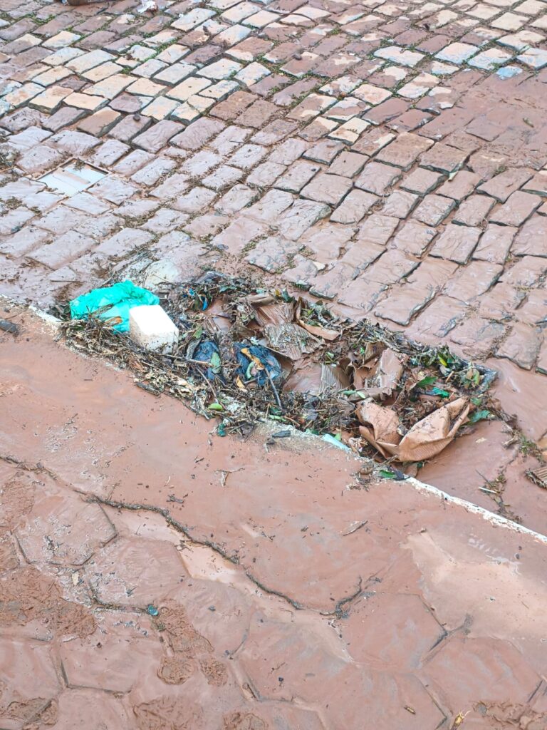 WhatsApp-Image-2026-03-25-at-18.04.28-1-768x1024 Temporal passa, problema fica: resposta rápida da Secretaria de Obras esbarra na falta de consciência