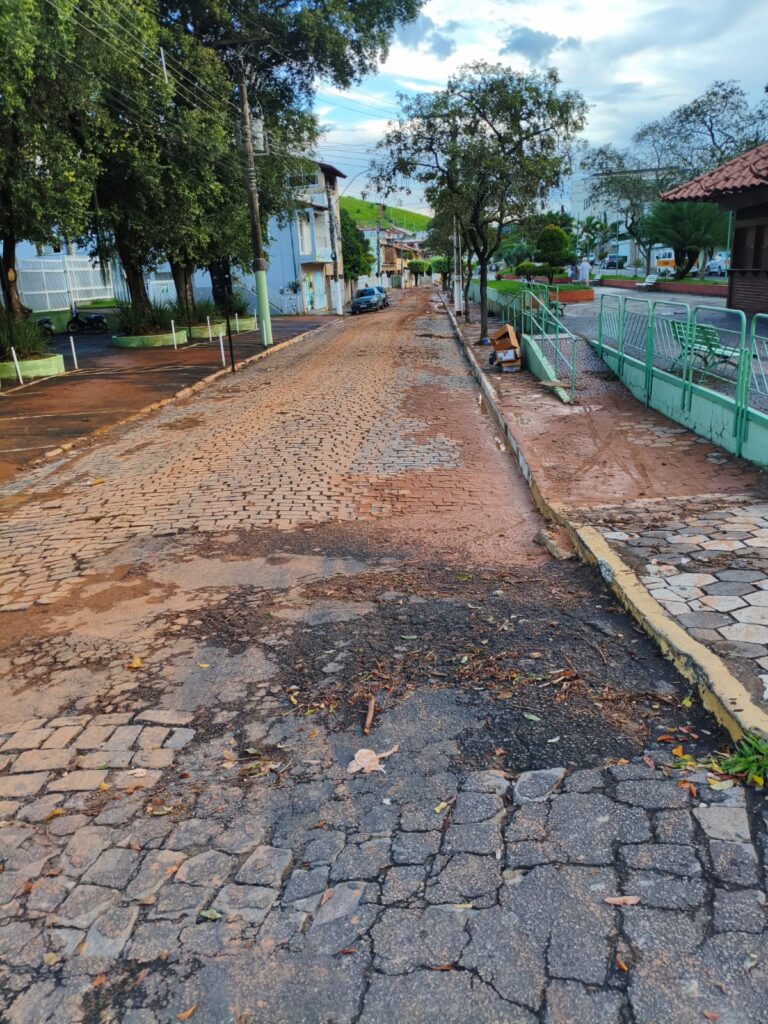 WhatsApp-Image-2026-03-25-at-18.04.28-3-768x1024 Temporal passa, problema fica: resposta rápida da Secretaria de Obras esbarra na falta de consciência