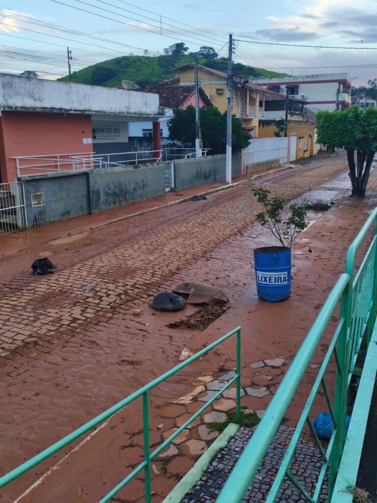 WhatsApp-Image-2026-03-25-at-18.04.28-768x1024 Temporal passa, problema fica: resposta rápida da Secretaria de Obras esbarra na falta de consciência