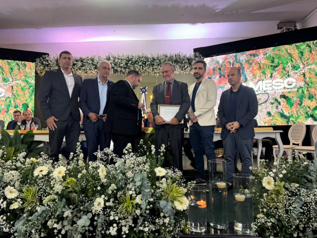 WhatsApp-Image-2026-08-16-at-19.03.39-1-1024x768 Medalha de Honra ao Mérito: Murillo Gouvêa é homenageado por investimentos em Bom Jesus