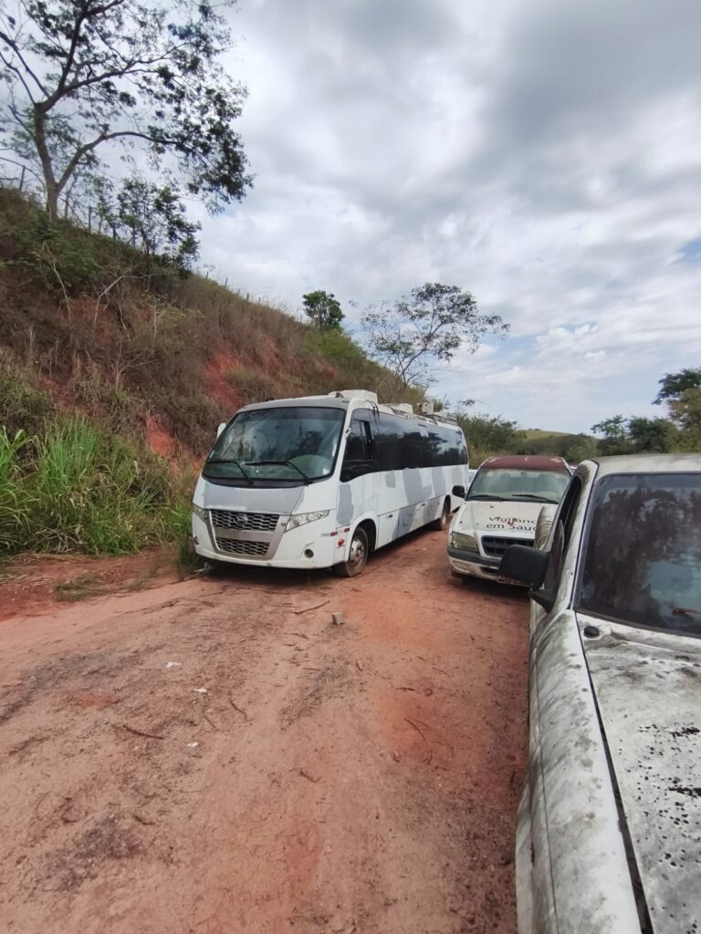 WhatsApp-Image-2026-09-02-at-08.49.25-768x1024 Muito lindo no Instagram, feio na vida real: veículos da Prefeitura de Bom Jesus do Norte viram cenário de abandono
