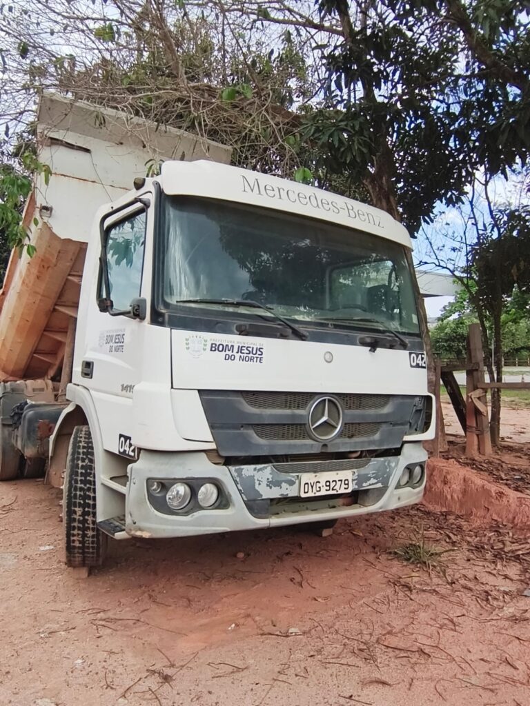 WhatsApp-Image-2026-09-02-at-08.49.26-3-768x1024 Muito lindo no Instagram, feio na vida real: veículos da Prefeitura de Bom Jesus do Norte viram cenário de abandono